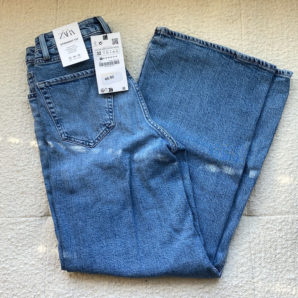 Zara – straight fit high-rise cropped jeans